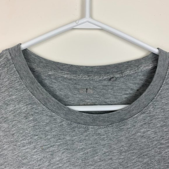Uniqlo Grey Tee - Picture 3 of 5